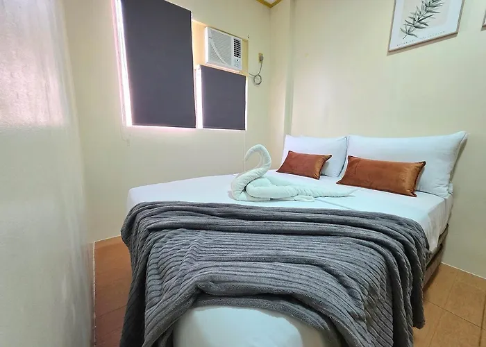 U64 La Guardia Townhouse 3 Bedroom Free Parking Near It Park Leilighet *