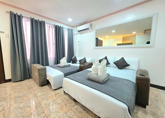 U64 La Guardia Townhouse 3 Bedroom Free Parking Near It Park Leilighet *