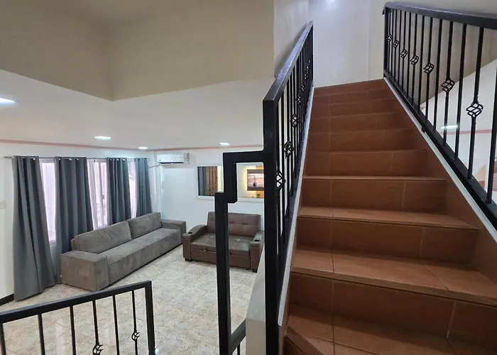 U64 La Guardia Townhouse 3 Bedroom Free Parking Near It Park *