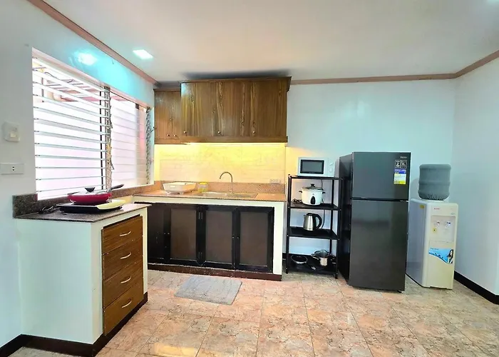 U64 La Guardia Townhouse 3 Bedroom Free Parking Near It Park Leilighet *